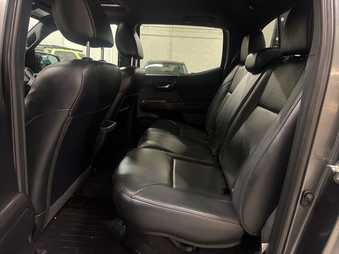 Used 2019 Toyota Tacoma TRD Off-Road image 8