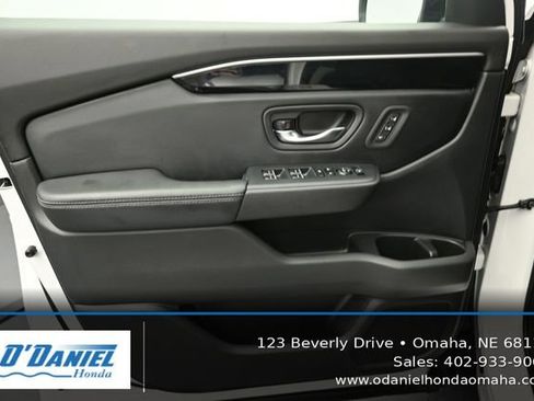 Used 2024 Honda Pilot Touring image 23