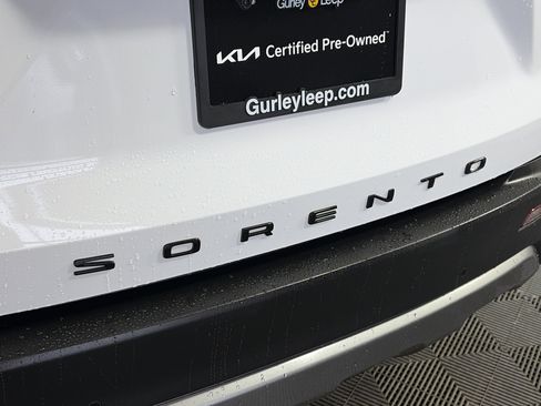 Used 2023 Kia Sorento SX Prestige image 16