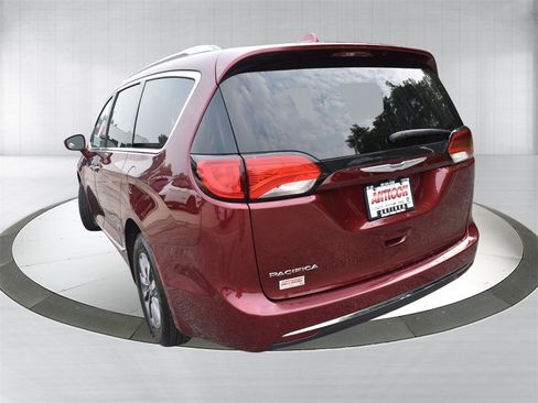Used 2020 Chrysler Pacifica Touring-L Plus image 5