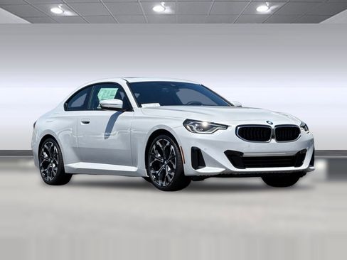 Used 2025 BMW 230i Coupe w/ Premium Package image 6