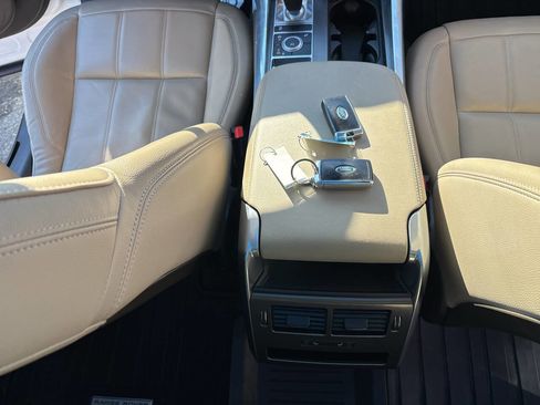 Used 2018 Land Rover Range Rover Sport SE image 53