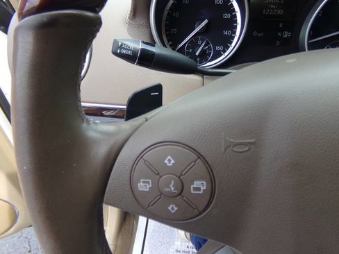 Used 2012 Mercedes-Benz GL 450 4MATIC image 50