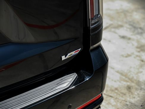 Used 2025 Cadillac Escalade V image 19