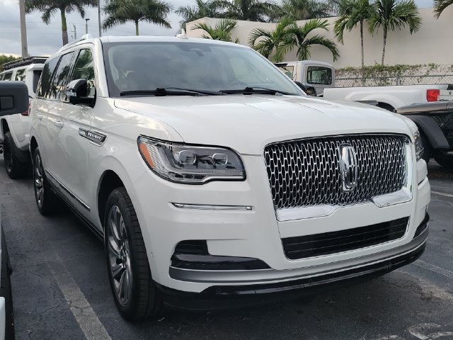 Used 2023 Lincoln Navigator Reserve RWD image 2