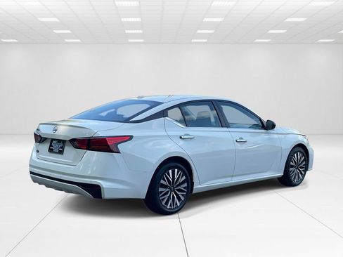 Used 2025 Nissan Altima 2.5 SV FWD image 6