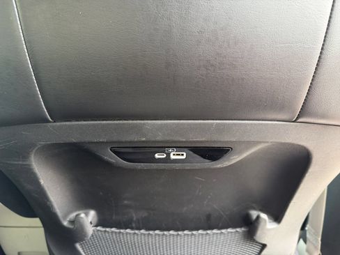 Used 2023 Chrysler Pacifica Touring-L FWD image 18