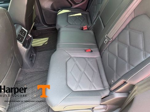 Used 2024 Volkswagen Atlas Cross Sport SE FWD image 9