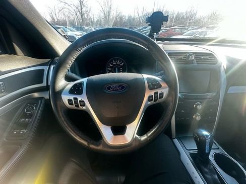 Used 2015 Ford Explorer XLT w/ Equipment Group 202A image 15