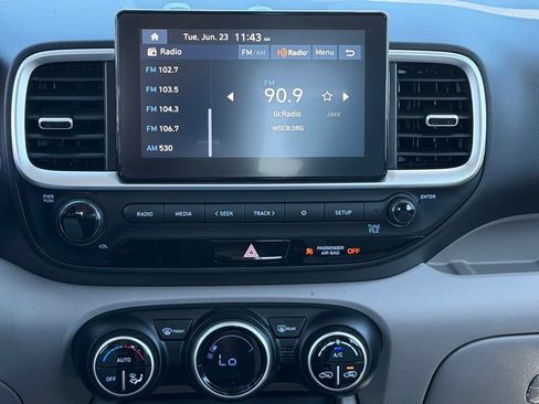 Used 2023 Hyundai Venue SEL FWD image 23