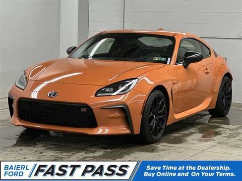 Used 2023 Toyota GR86 10th Anniversary SE image 1