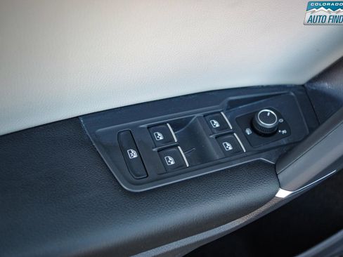Used 2020 Volkswagen Tiguan SEL AWD/4WD image 11