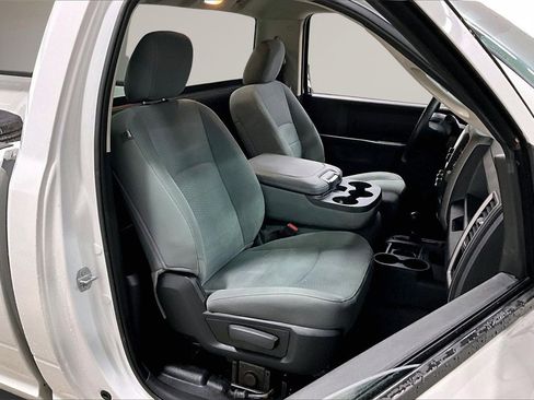 Used 2018 RAM 2500 Tradesman w/ Chrome Appearance Group image 27