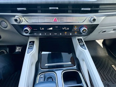 Used 2024 Kia Telluride EX w/ EX Captain's Chair Package FWD image 27