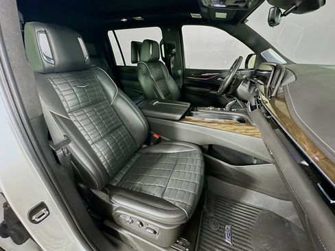 Used 2024 Cadillac Escalade ESV Sport Platinum w/ LPO, ONYX Package AWD/4WD image 38