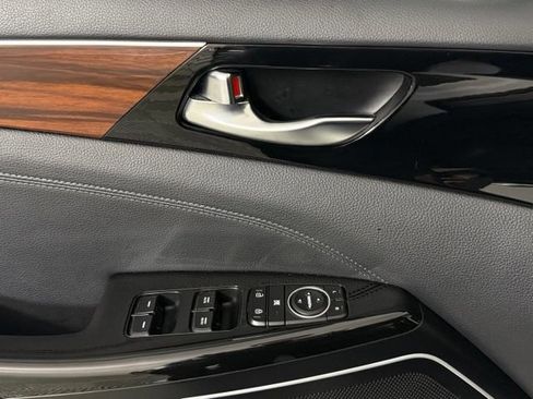 Used 2017 Kia Cadenza Premium FWD image 15