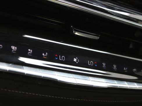 Used 2023 Cadillac Escalade ESV V AWD/4WD image 10