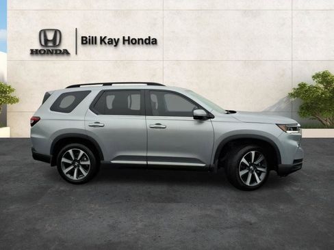 Used 2025 Honda Pilot Touring image 2