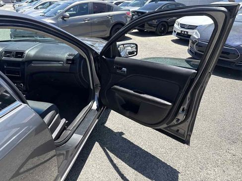 Used 2011 Ford Fusion SE FWD image 22