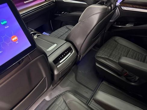 Used 2025 Cadillac Escalade Sport Platinum w/ LPO, Floor Liner Package AWD/4WD image 40