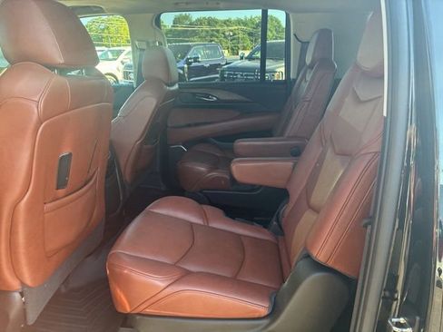 Used 2017 Cadillac Escalade ESV Premium Luxury AWD/4WD image 7