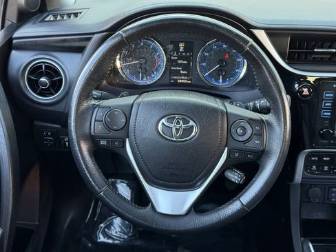 Used 2018 Toyota Corolla XSE image 18