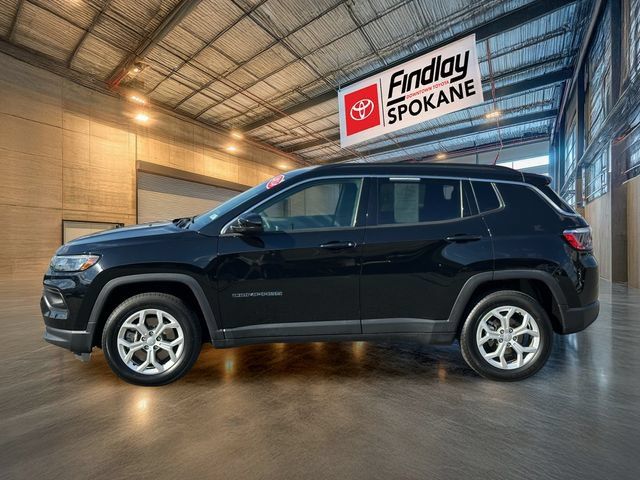 Used 2024 Jeep Compass Latitude AWD/4WD image 3
