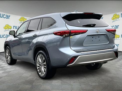 Used 2022 Toyota Highlander Platinum image 4
