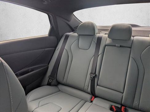 Used 2025 Hyundai Elantra Limited FWD image 18