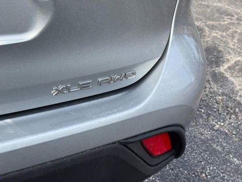 Used 2025 Toyota Highlander XLE image 6