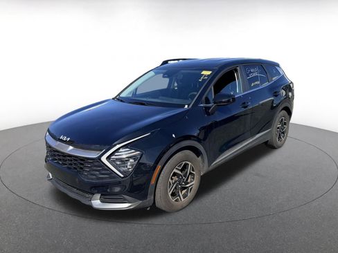 Used 2025 Kia Sportage LX image 3