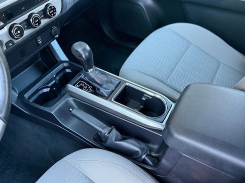 Used 2016 Toyota Tacoma TRD Sport image 21