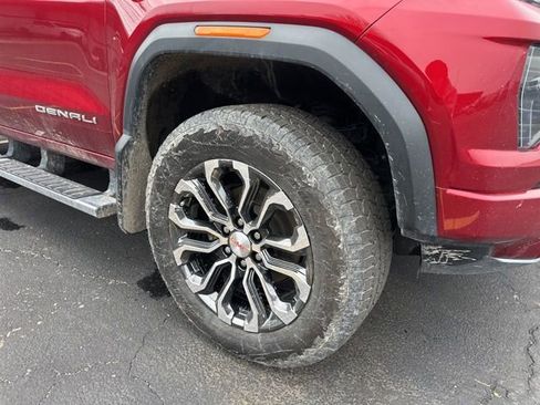 Used 2024 GMC Canyon Denali image 3