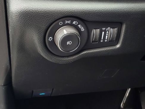 New 2026 Chrysler Pacifica Select FWD image 13