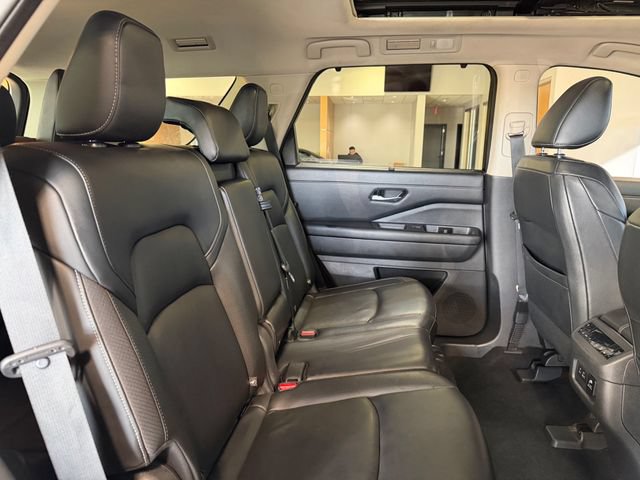 Used 2022 Nissan Pathfinder SL AWD/4WD image 23