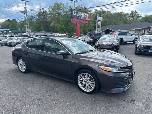 Used 2019 Toyota Camry XLE w/ Carpet Mat Package FWD image 1