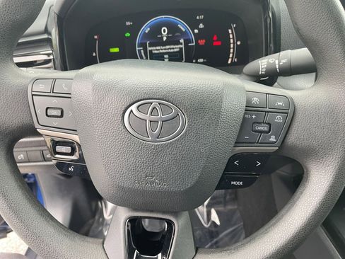 Used 2025 Toyota Camry LE image 27