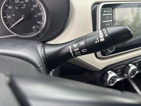 Used 2021 Nissan Versa SV image 31