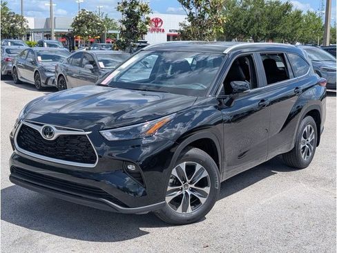 New 2026 Toyota Highlander XLE image 1