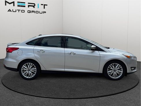 Used 2018 Ford Focus Titanium w/ Titanium Technology Package FWD image 10