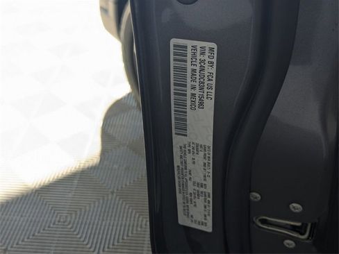 Used 2022 Jeep Compass Limited image 20