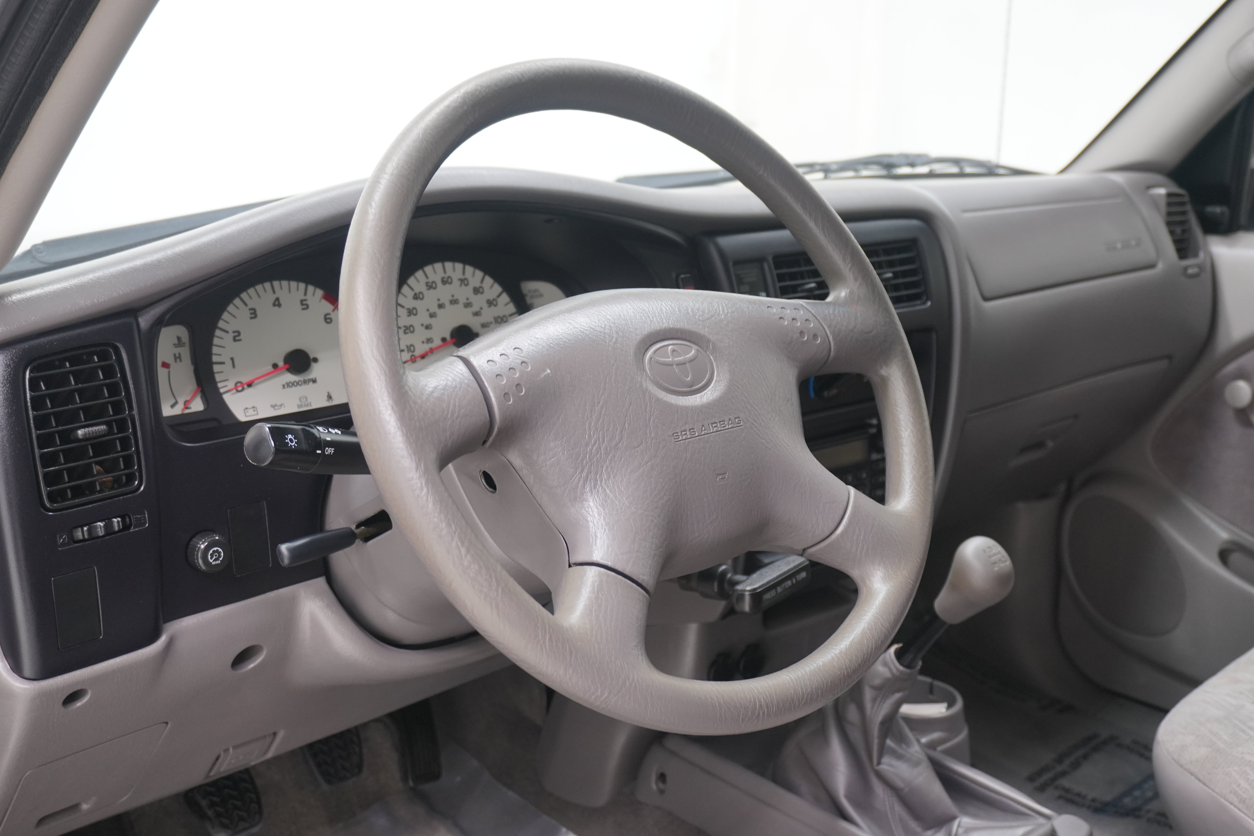 Used 2001 Toyota Tacoma 2WD Regular Cab w/ SR5 Pkg w/ Chrome Pkg image 8