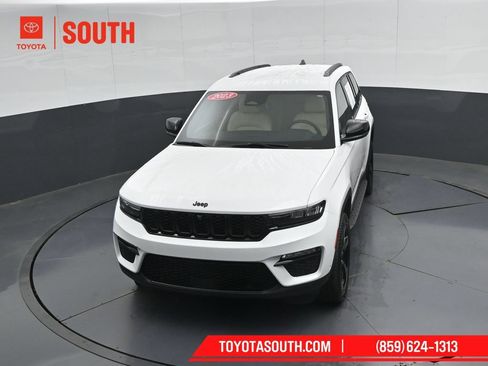 Used 2023 Jeep Grand Cherokee Limited w/ Luxury Tech Group II AWD/4WD image 54