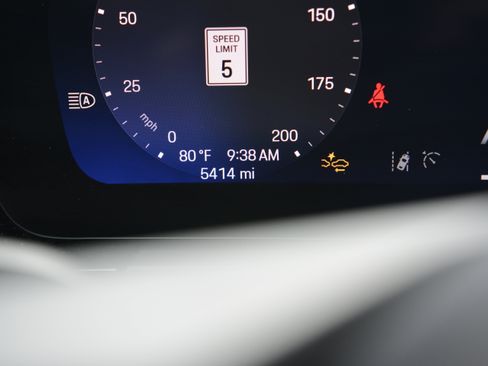Certified 2025 Porsche Macan Turbo Electric AWD/4WD image 18