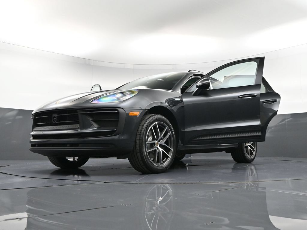 Certified 2026 Porsche Macan AWD/4WD image 39