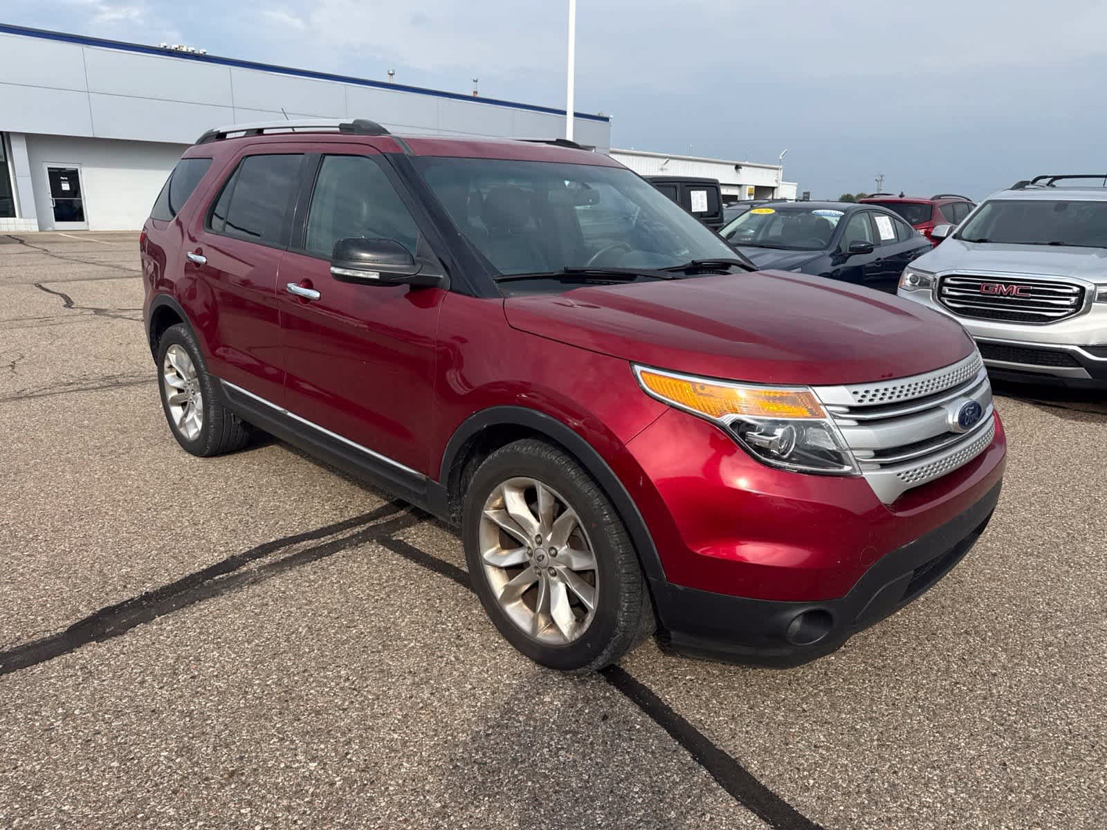 Used 2014 Ford Explorer XLT w/ Equipment Group 202A AWD/4WD image 4