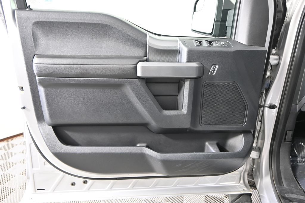 Used 2017 Ford F150 XLT w/ Equipment Group 302A Luxury AWD/4WD image 18