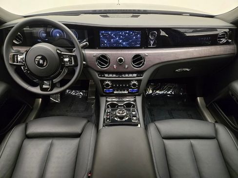 Used 2025 Rolls-Royce Ghost AWD/4WD image 4