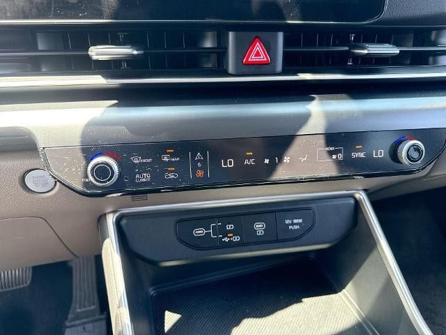 Used 2026 Kia Carnival FWD image 11
