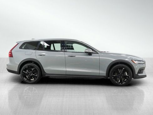 Used 2025 Volvo V60 B5 Cross Country Plus AWD/4WD image 6